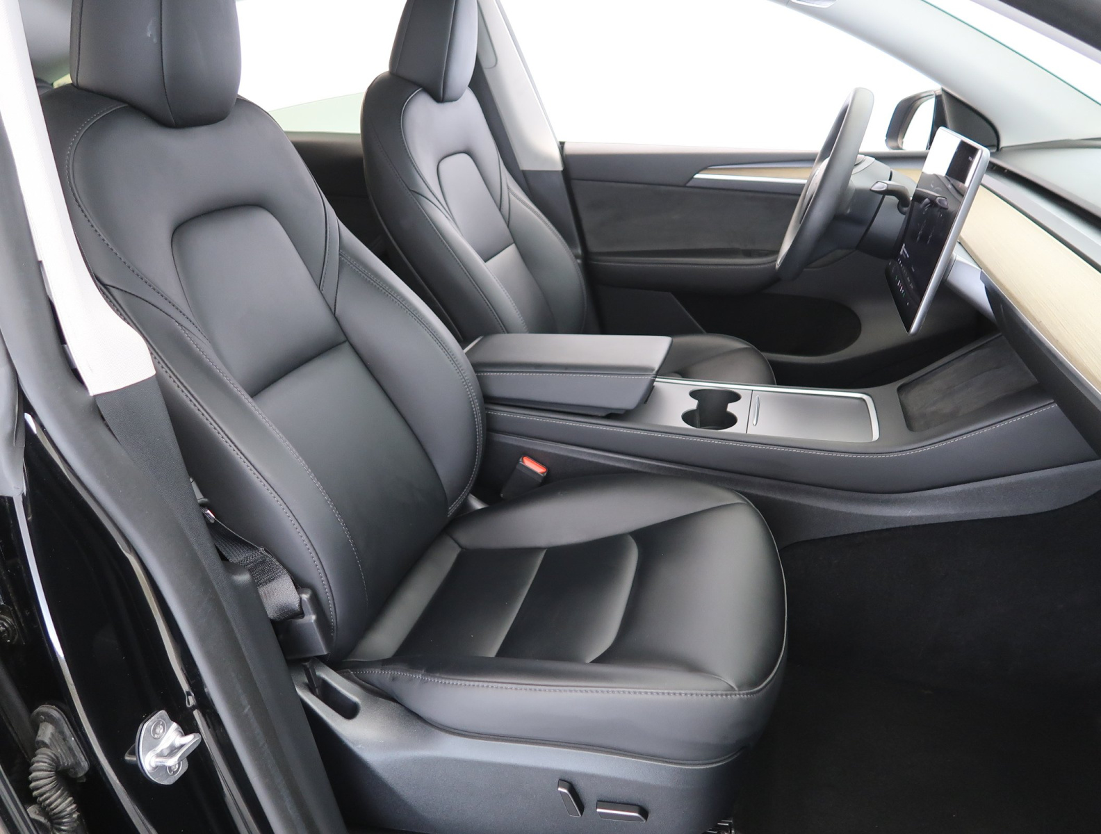 Tesla Model Y Standard Range – fotografie 12