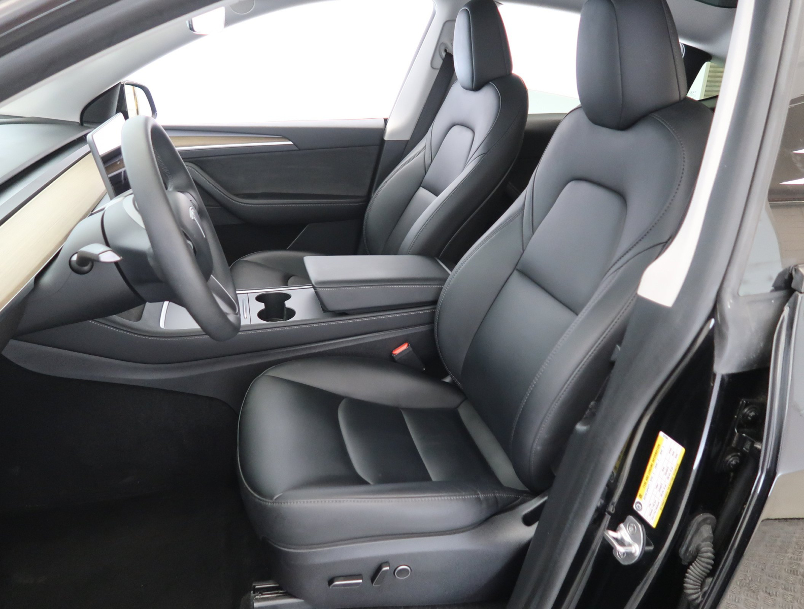 Tesla Model Y Standard Range – fotografie 16