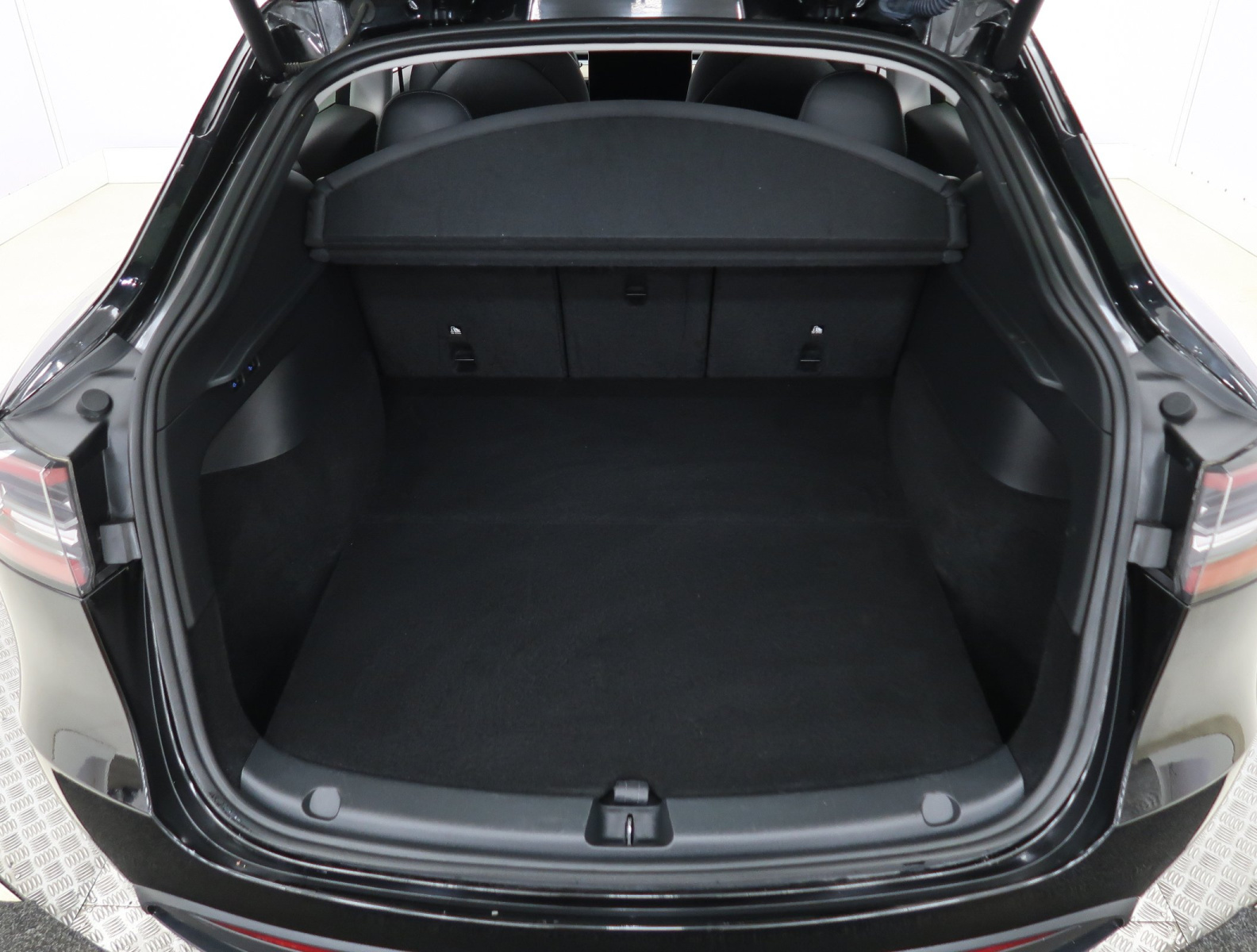 Tesla Model Y Standard Range – fotografie 19