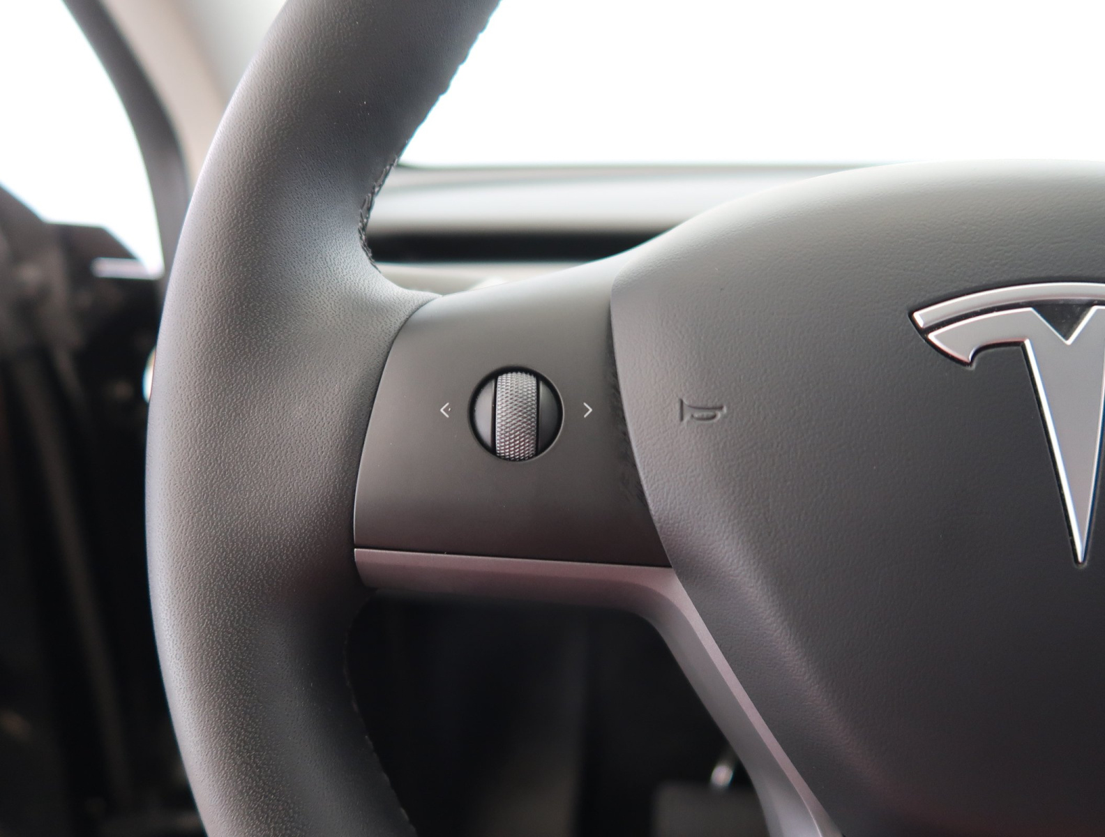 Tesla Model Y Standard Range – fotografie 21