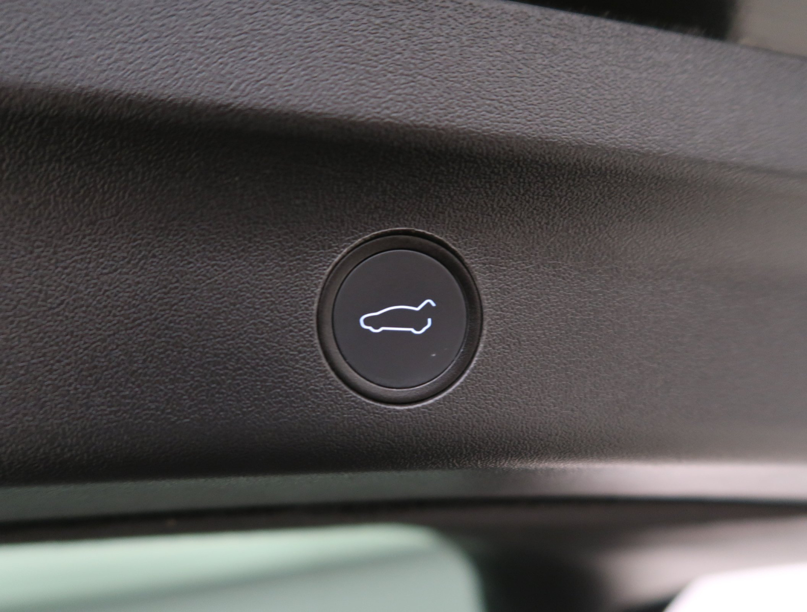 Tesla Model Y Standard Range – fotografie 23