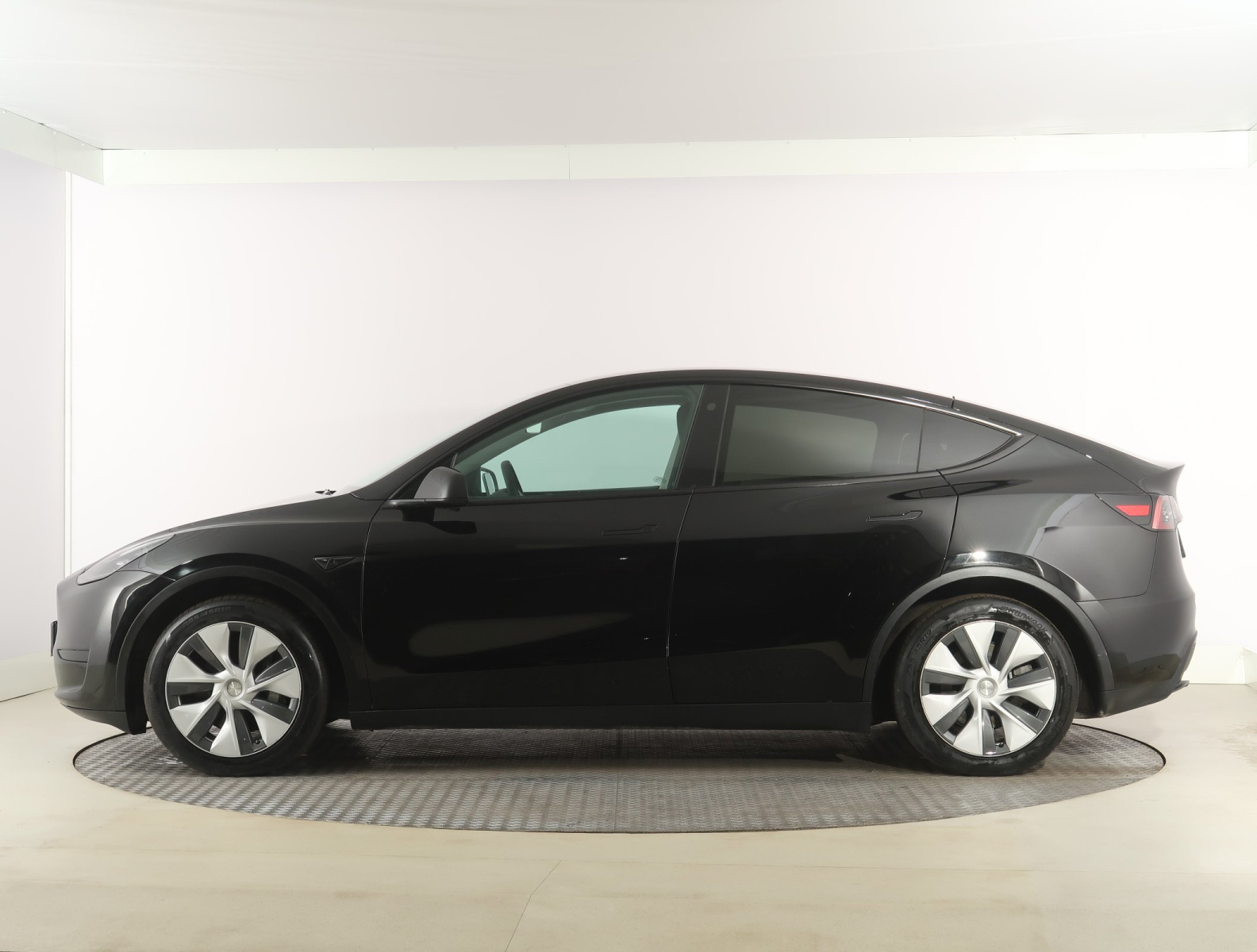 Tesla Model Y Standard Range – fotografie 4