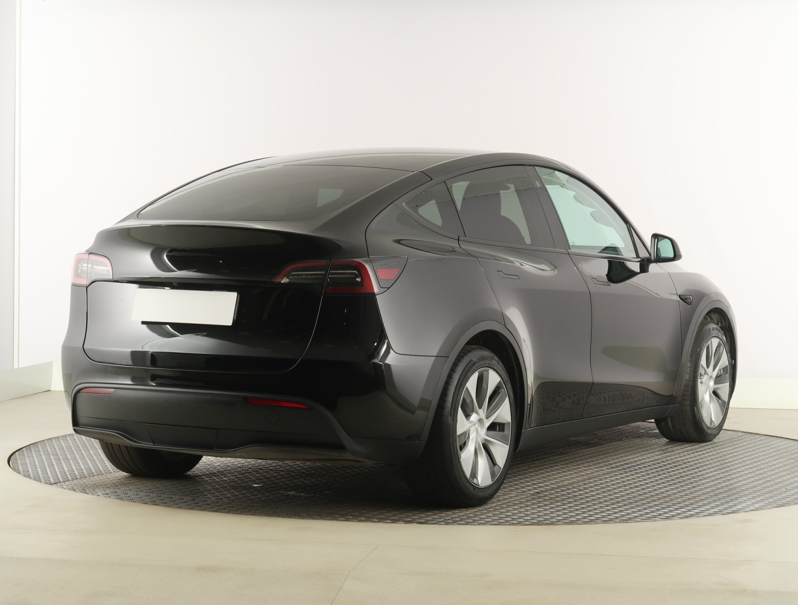 Tesla Model Y Standard Range – fotografie 7
