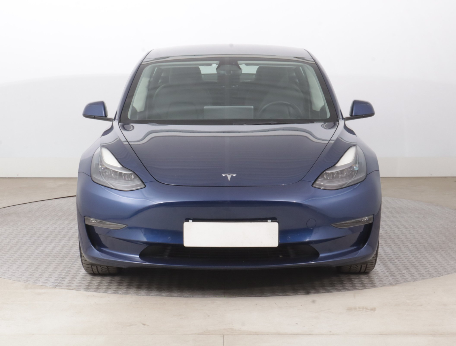 Tesla Model 3 Long Range AWD – fotografie 2