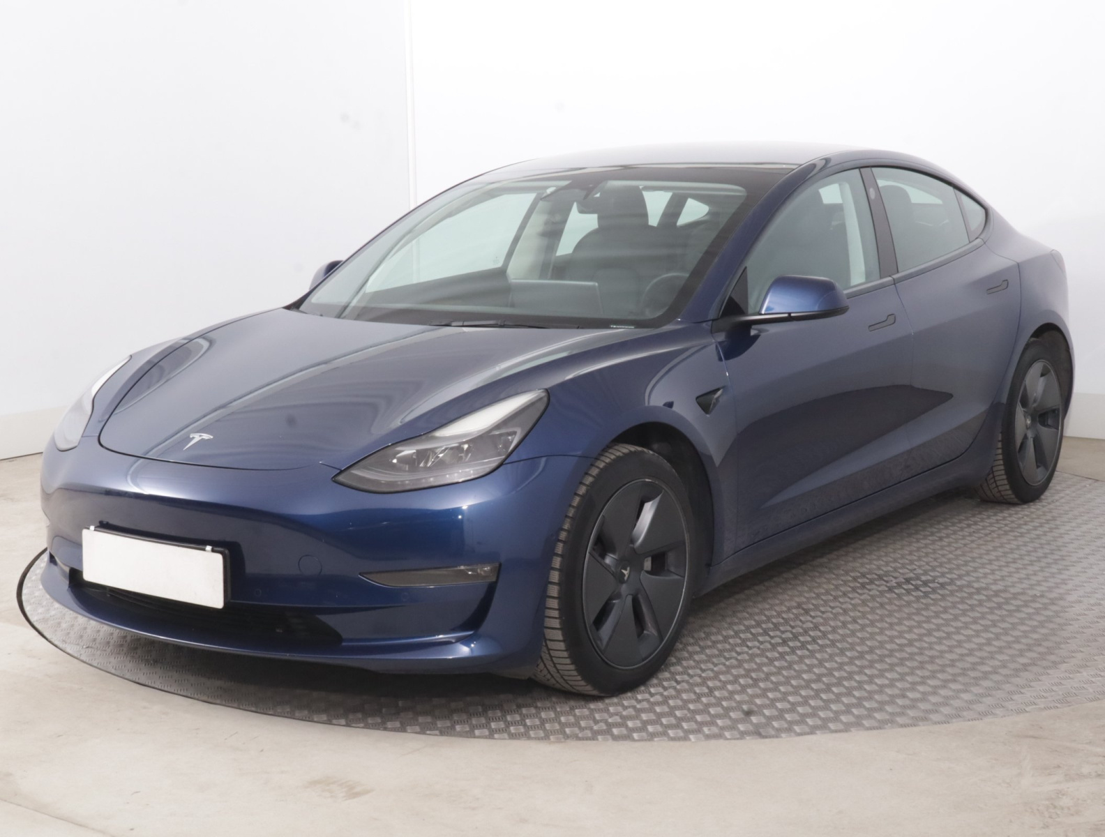 Tesla Model 3 Long Range AWD – fotografie 3