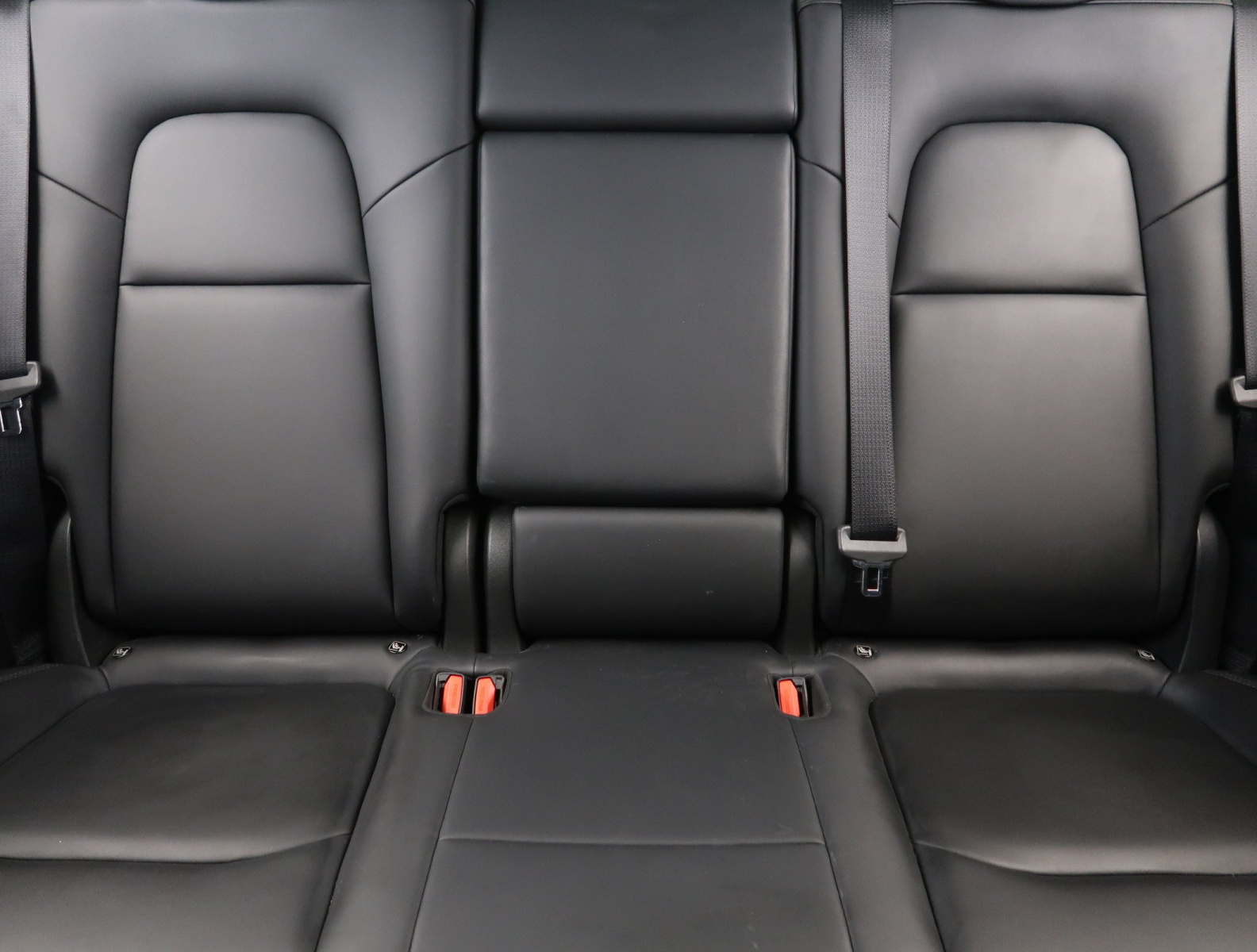 Tesla Model Y Standard Range – fotografie 14