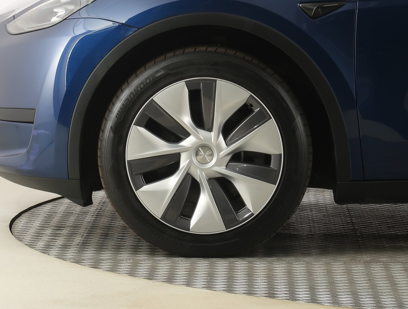 Tesla Model Y, 2024