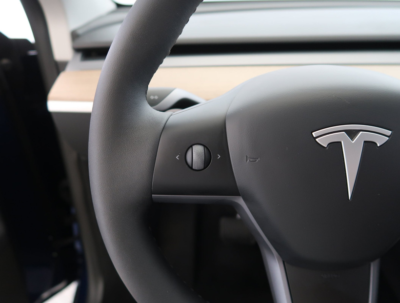Tesla Model Y, 2024