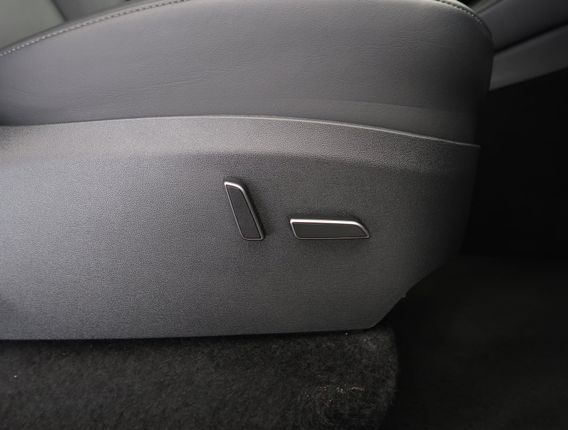 Tesla Model Y, 2024