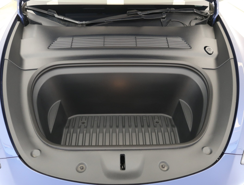 Tesla Model Y, 2024