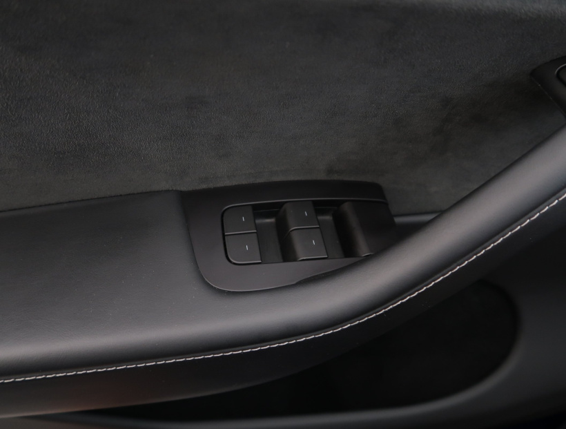 Tesla Model Y, 2024