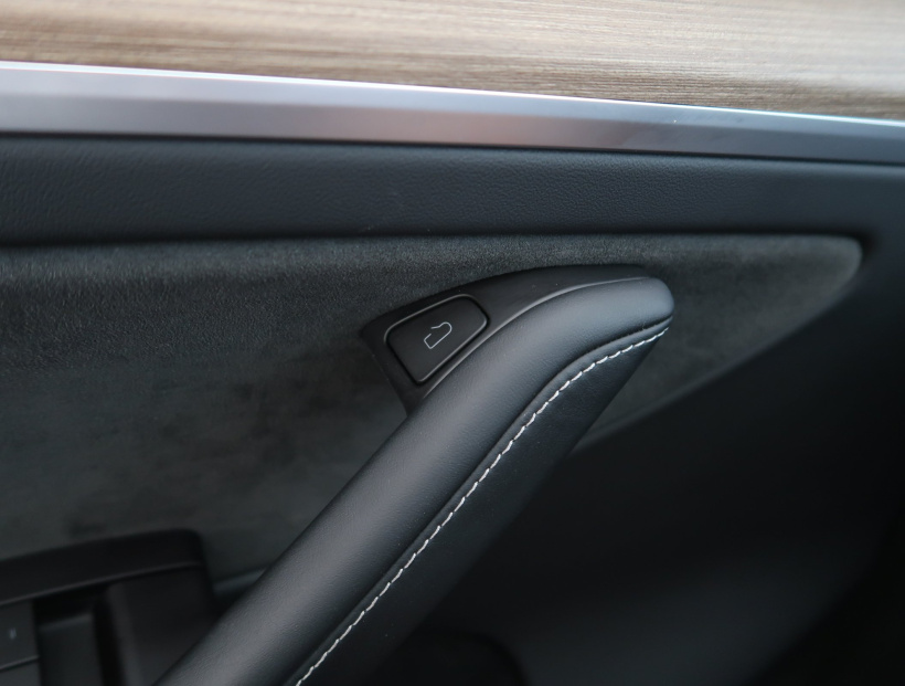 Tesla Model Y, 2024