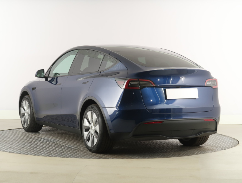 Tesla Model Y, 2024