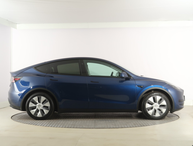 Tesla Model Y, 2024