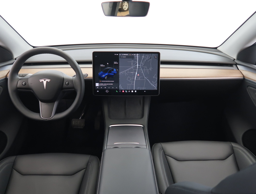 Tesla Model Y, 2024