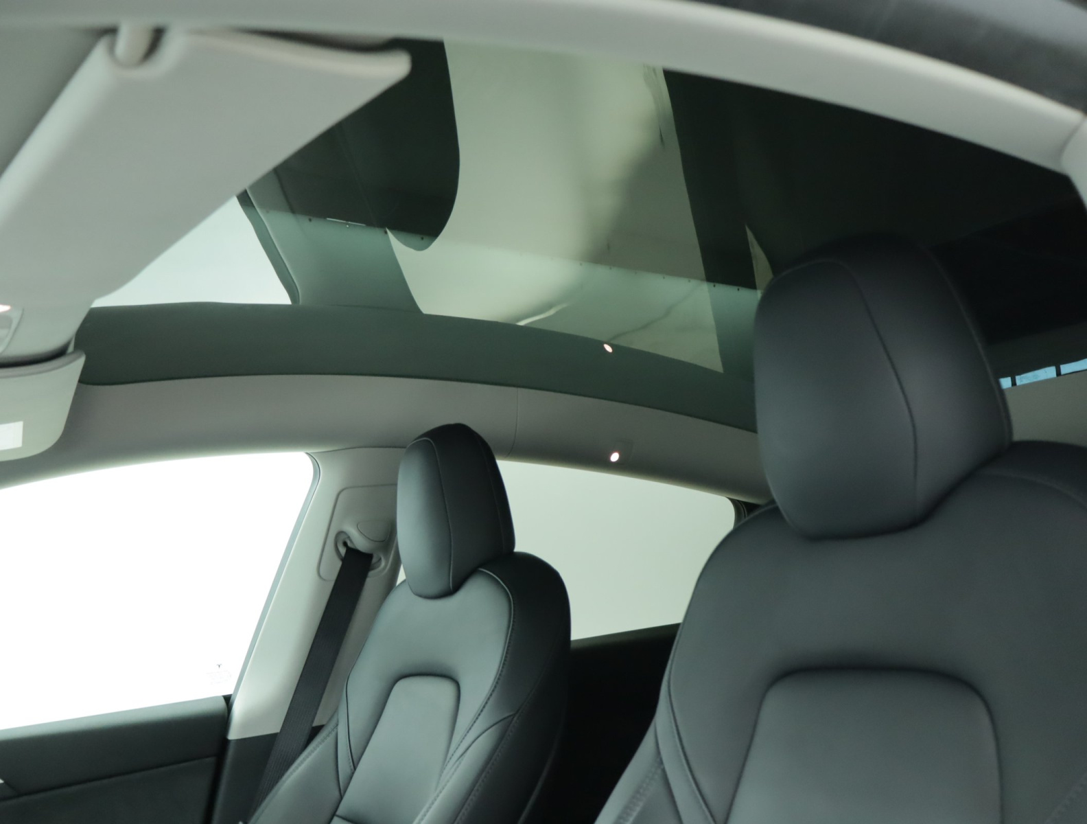 Tesla Model Y Long Range AWD – fotografie 23