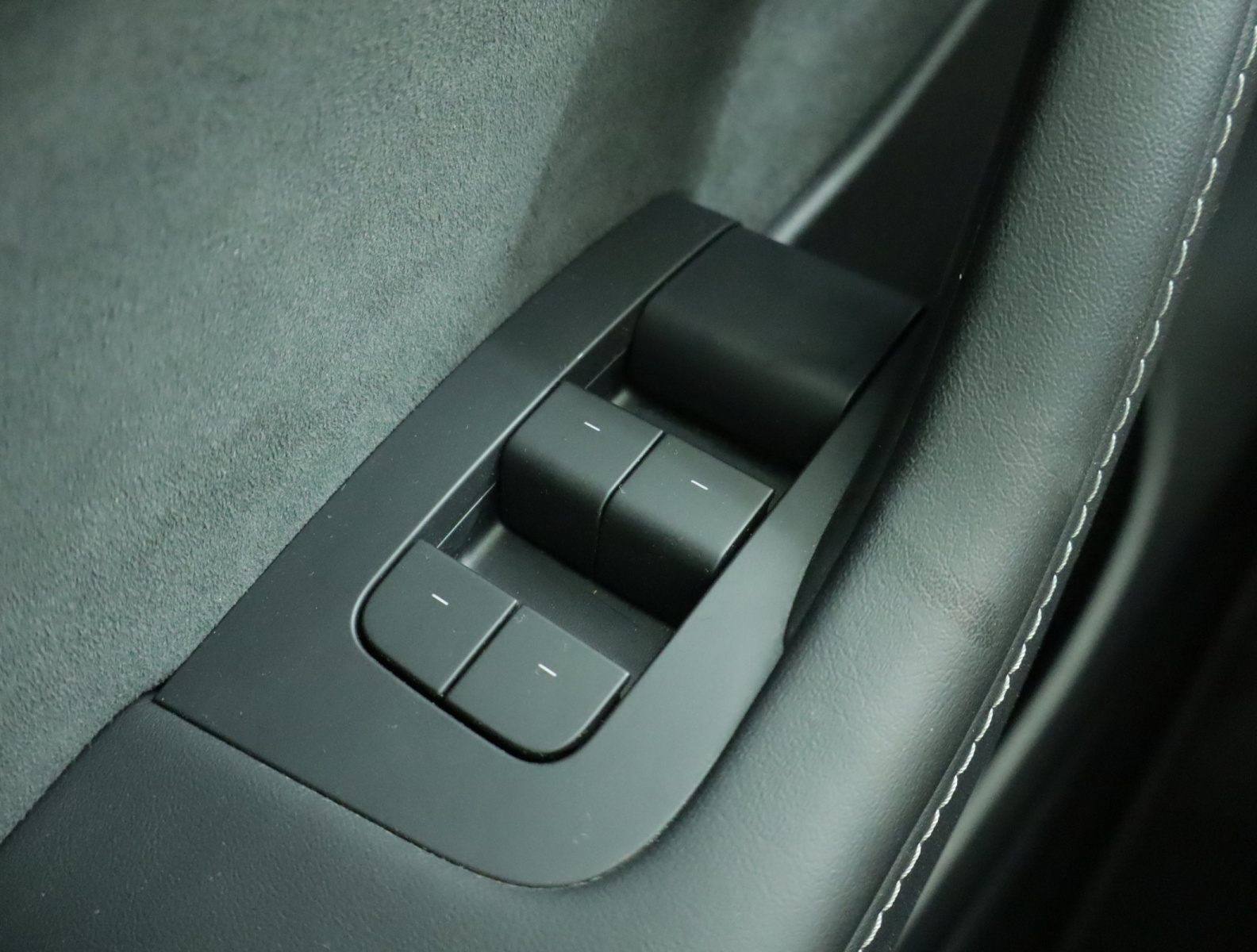 Tesla Model Y Long Range AWD – fotografie 25