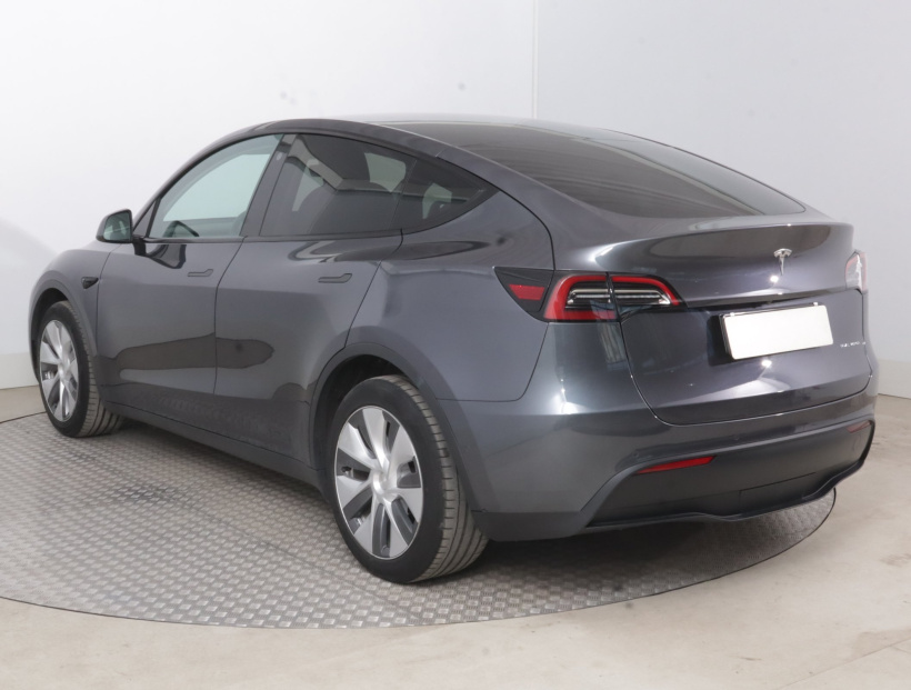 Tesla Model Y, 2022