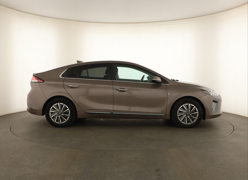 Hyundai Ioniq, 2021