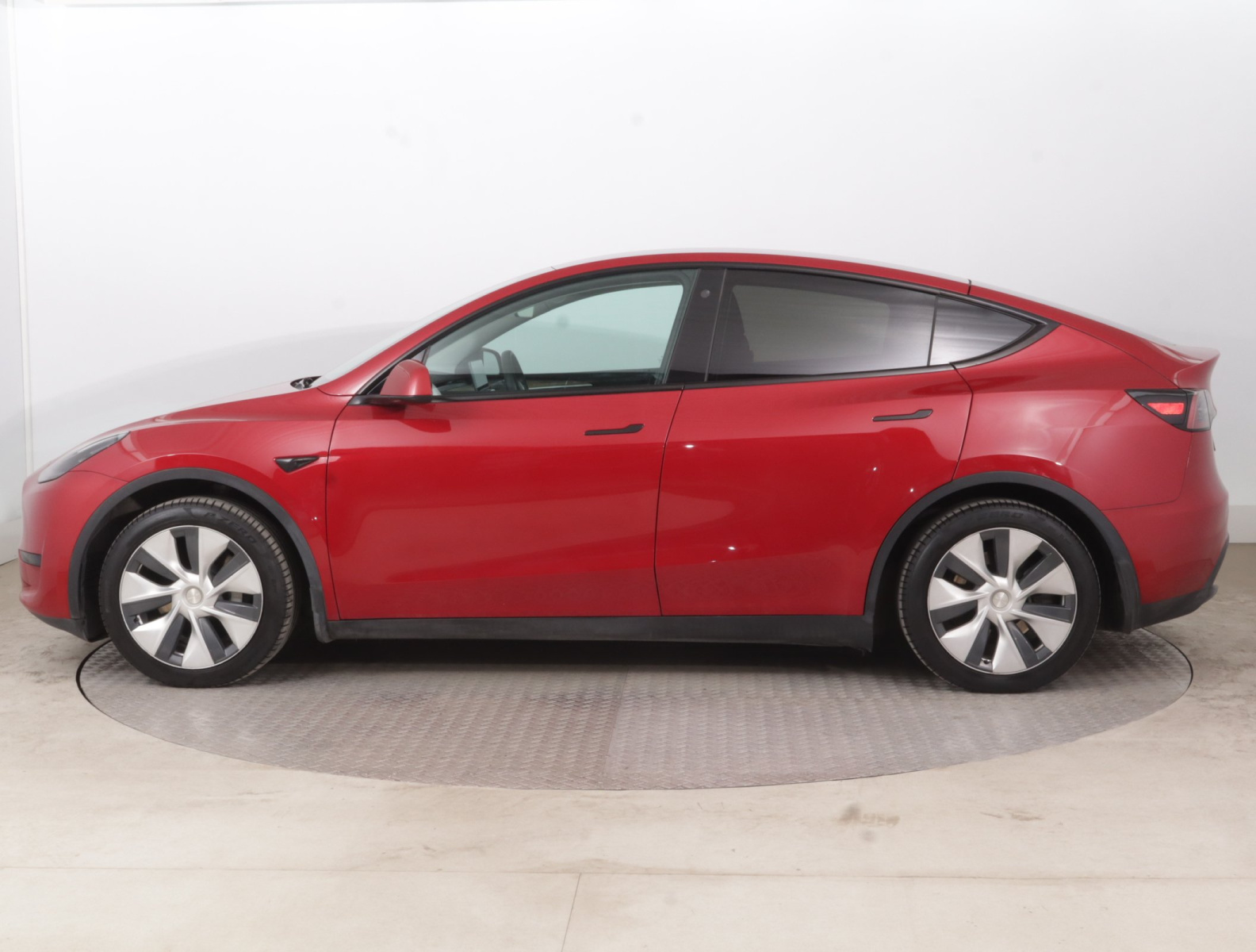 Tesla Model Y Standard Range – fotografie 4