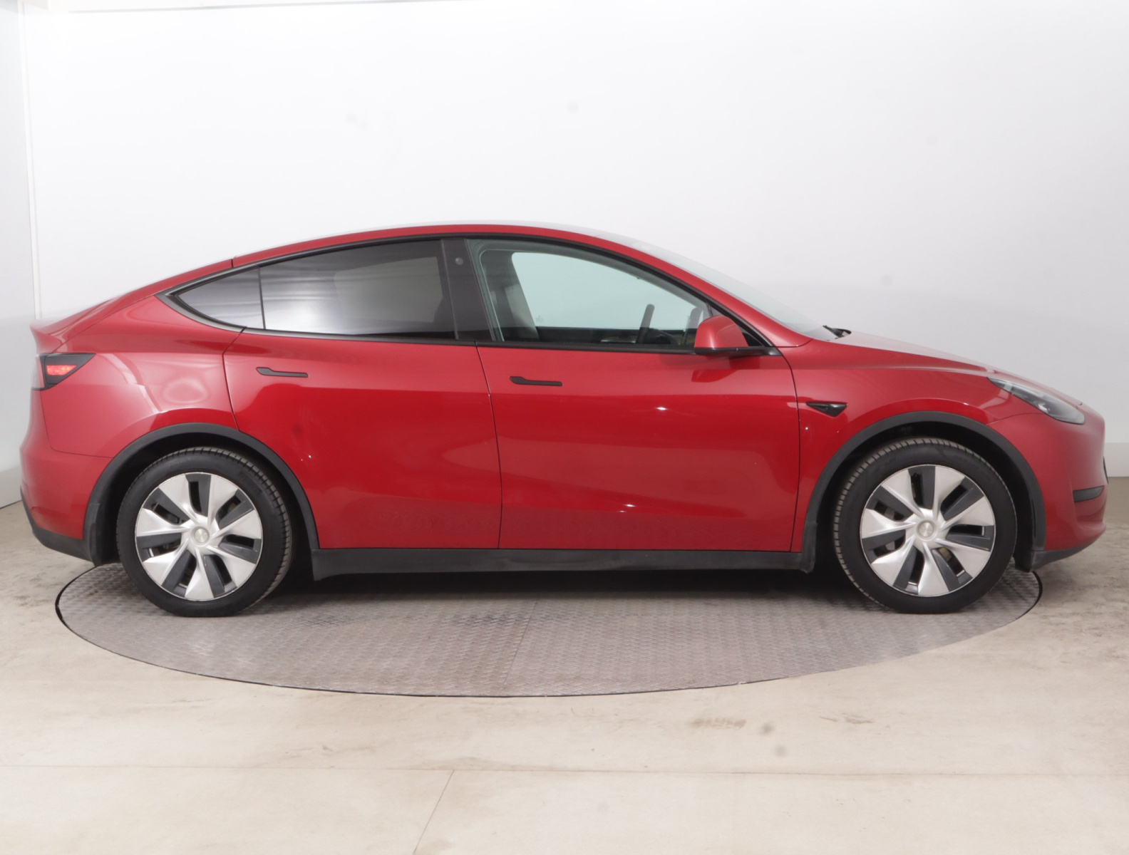 Tesla Model Y Standard Range – fotografie 8
