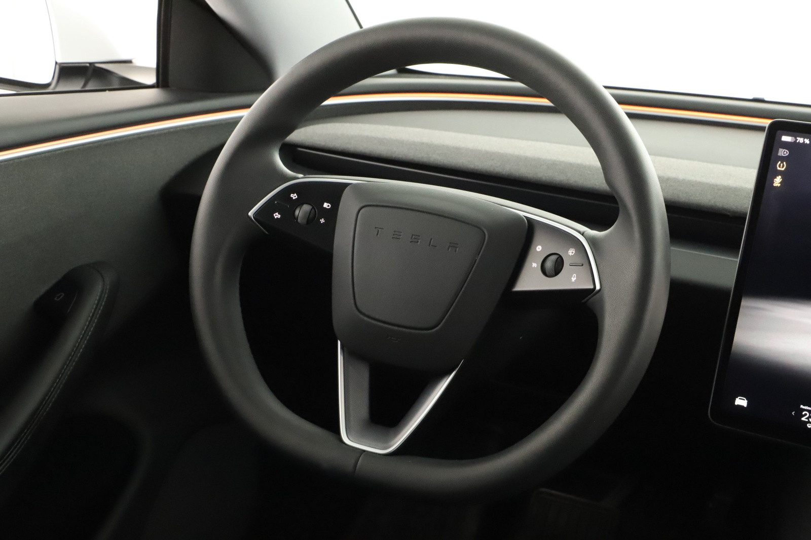 Tesla Model 3 Standard Range Plus – fotografie 14
