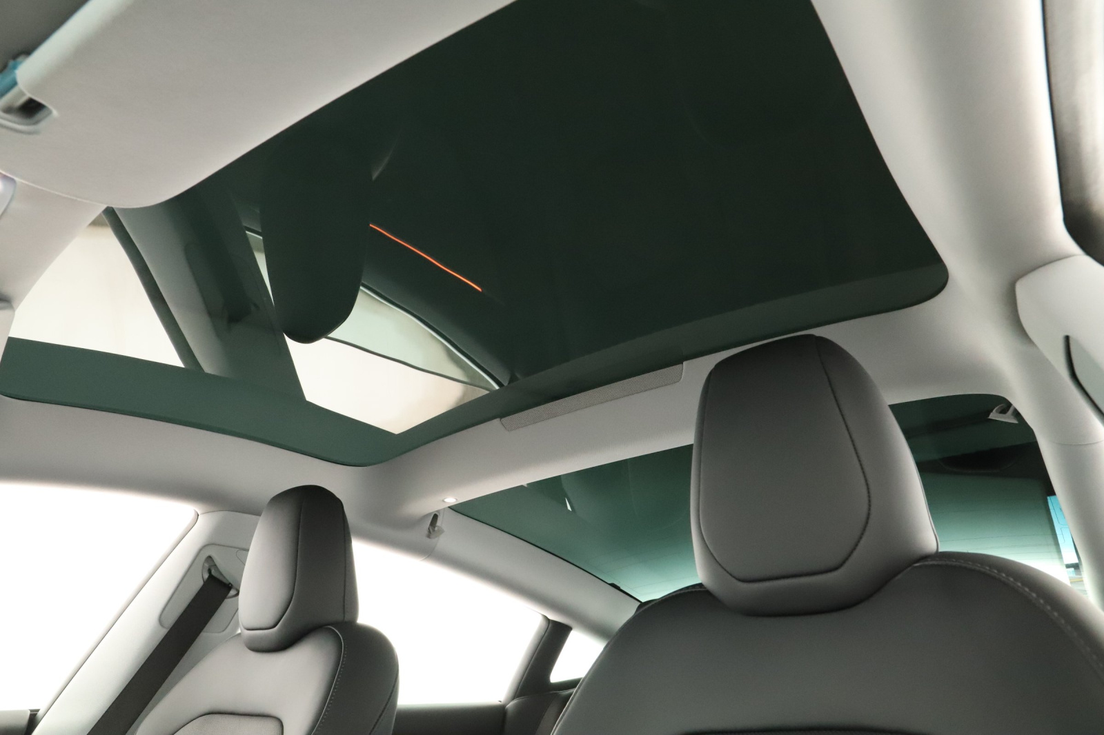 Tesla Model 3 Standard Range Plus – fotografie 15