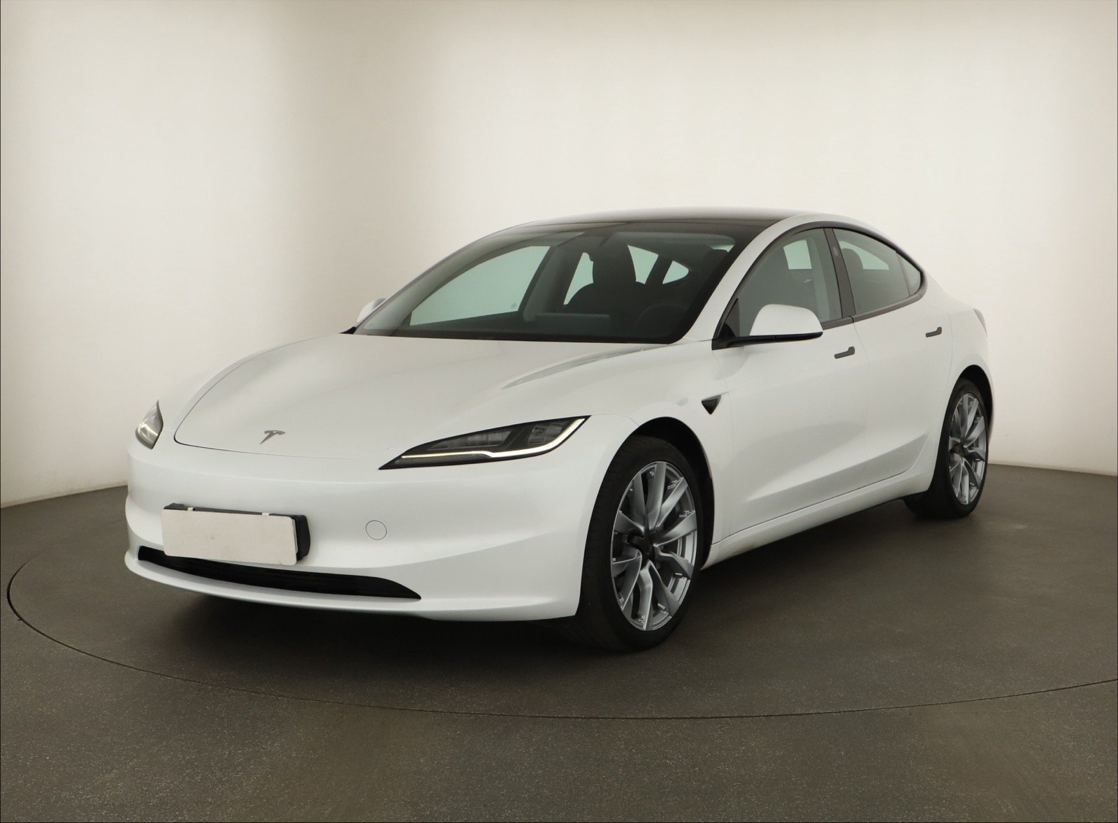 Tesla Model 3 Standard Range Plus – fotografie 3