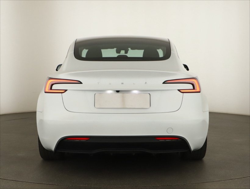 Tesla Model 3, 2024