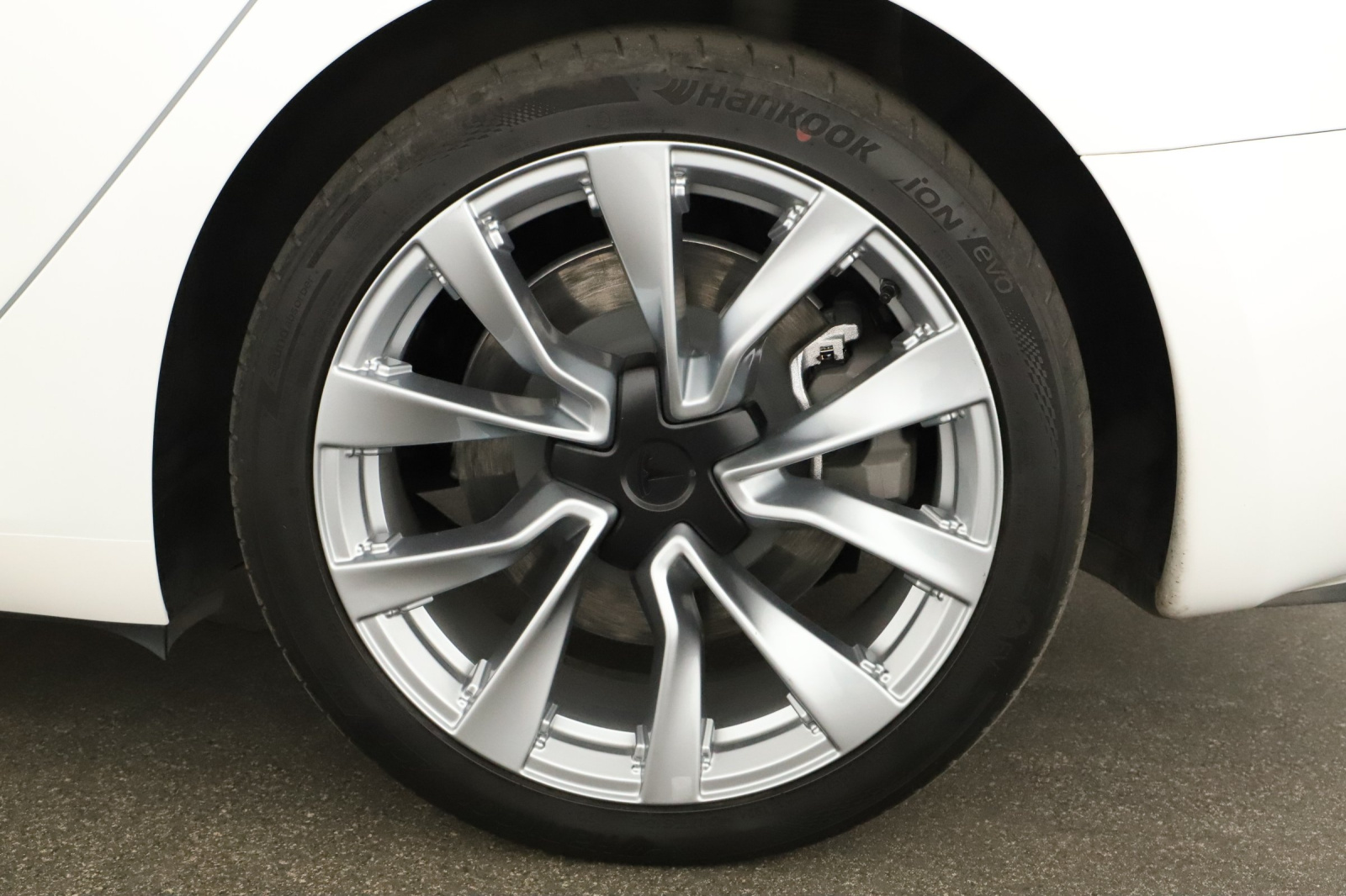 Tesla Model 3 Standard Range Plus – fotografie 25