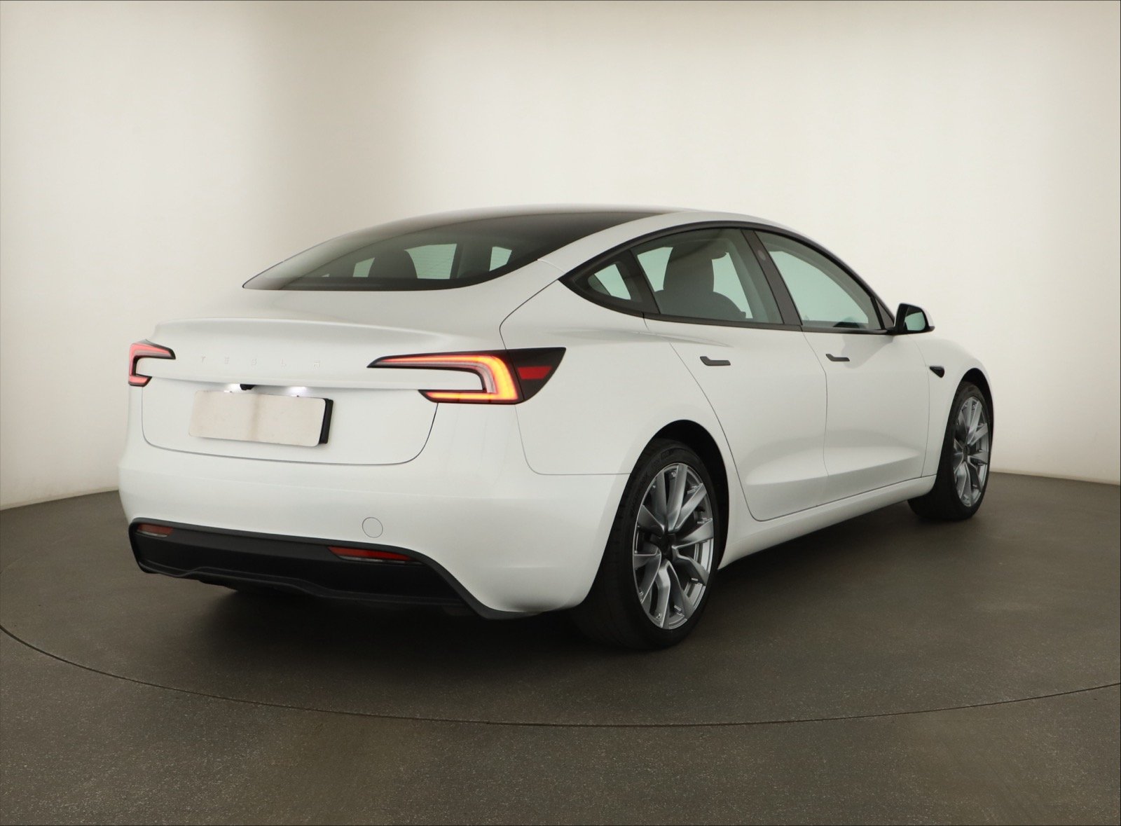 Tesla Model 3 Standard Range Plus – fotografie 7