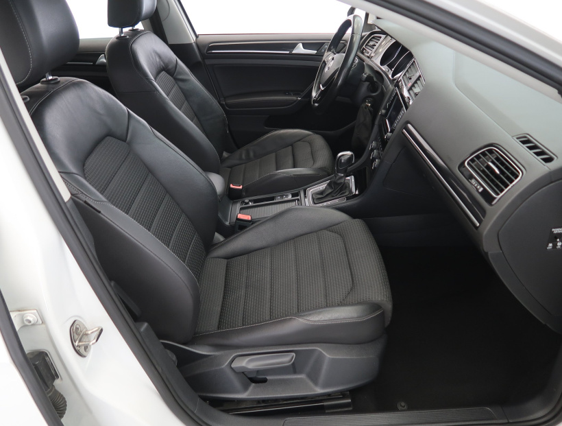 Volkswagen Golf, 2015