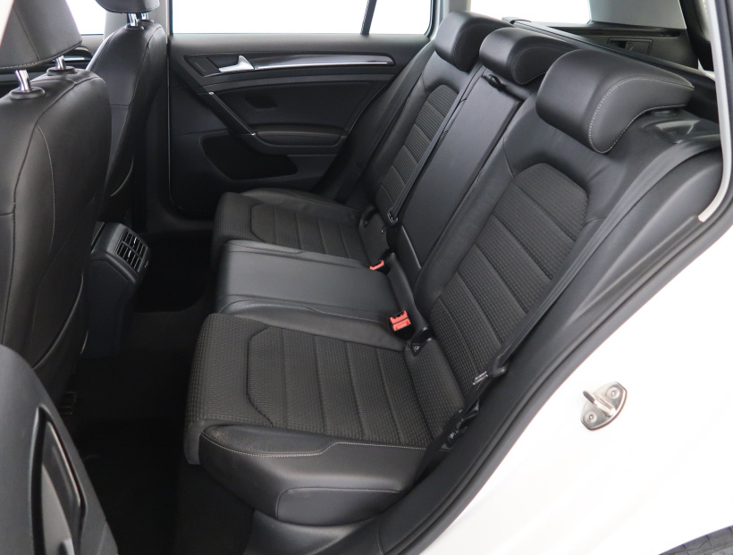 Volkswagen Golf, 2015