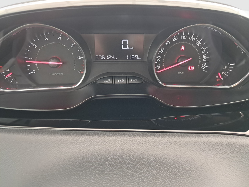 Peugeot 208, 2015