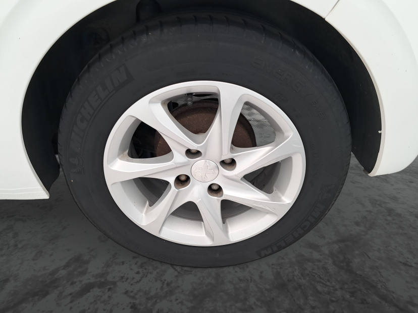 Peugeot 208, 2015