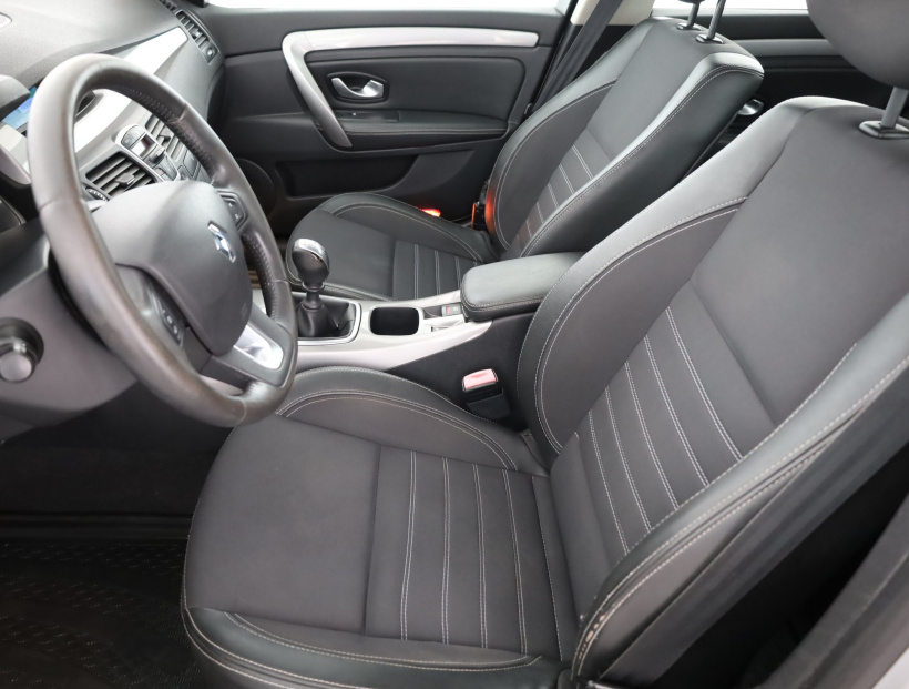 Renault Laguna, 2011