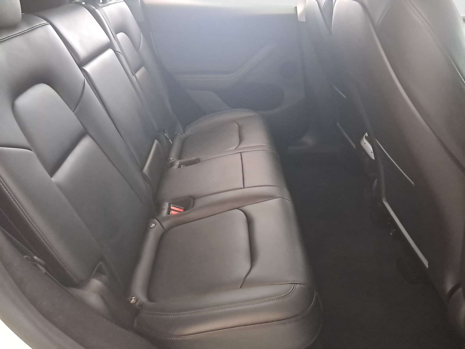 Tesla Model Y Long Range AWD – fotografie 13
