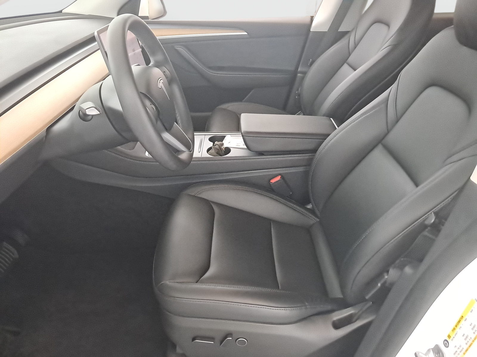 Tesla Model Y Long Range AWD – fotografie 16