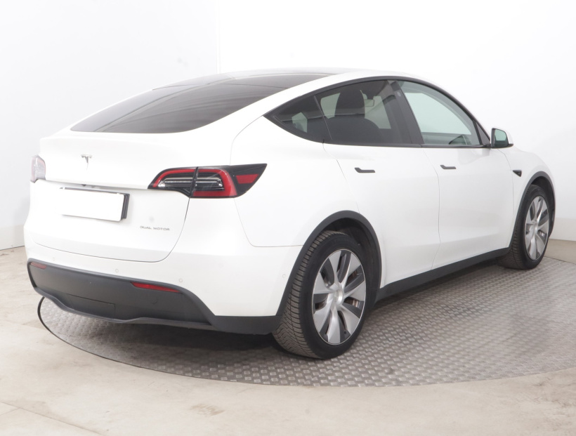 Tesla Model Y, 2022