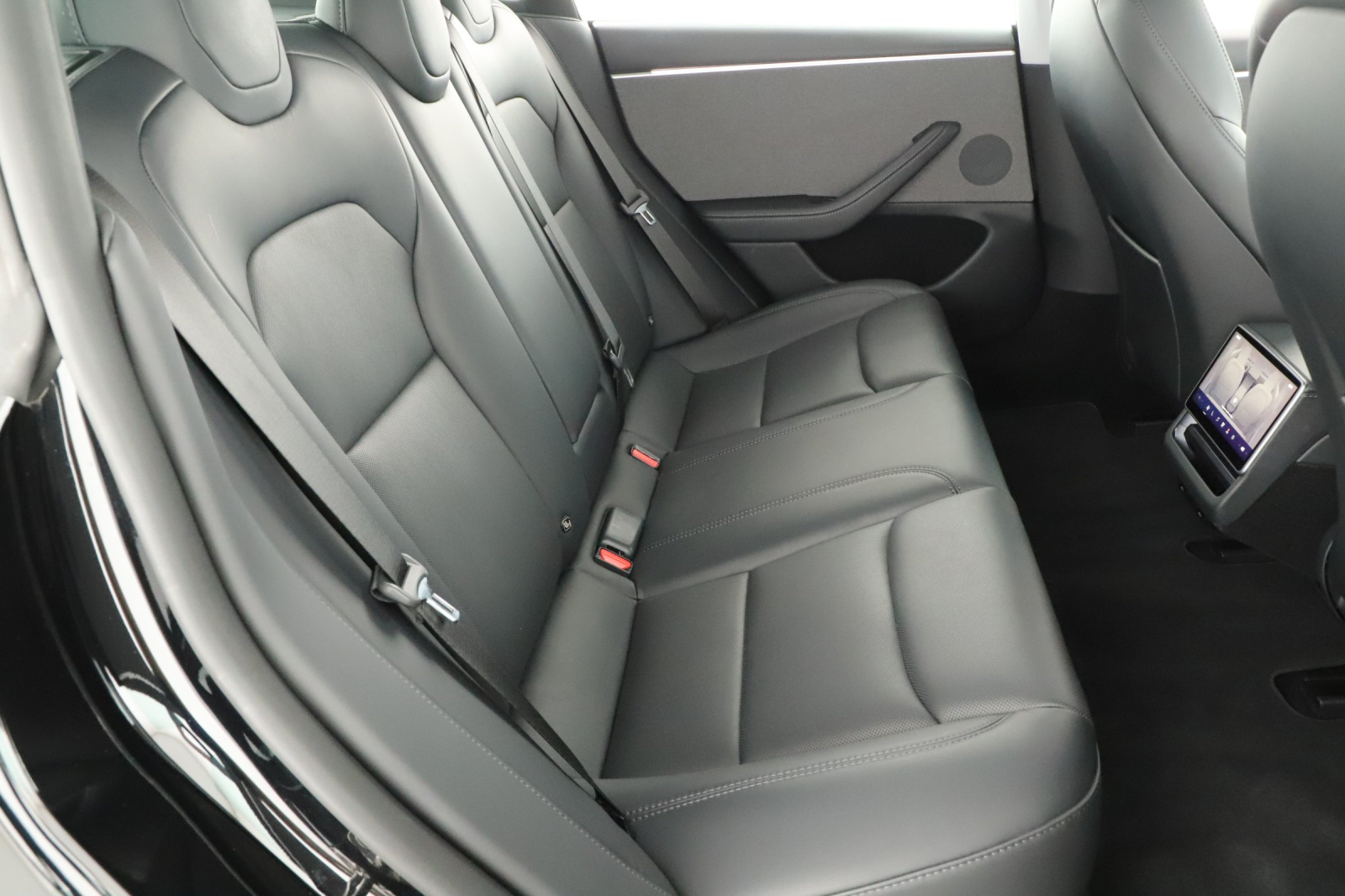 Tesla Model 3 Standard Range Plus – fotografie 13