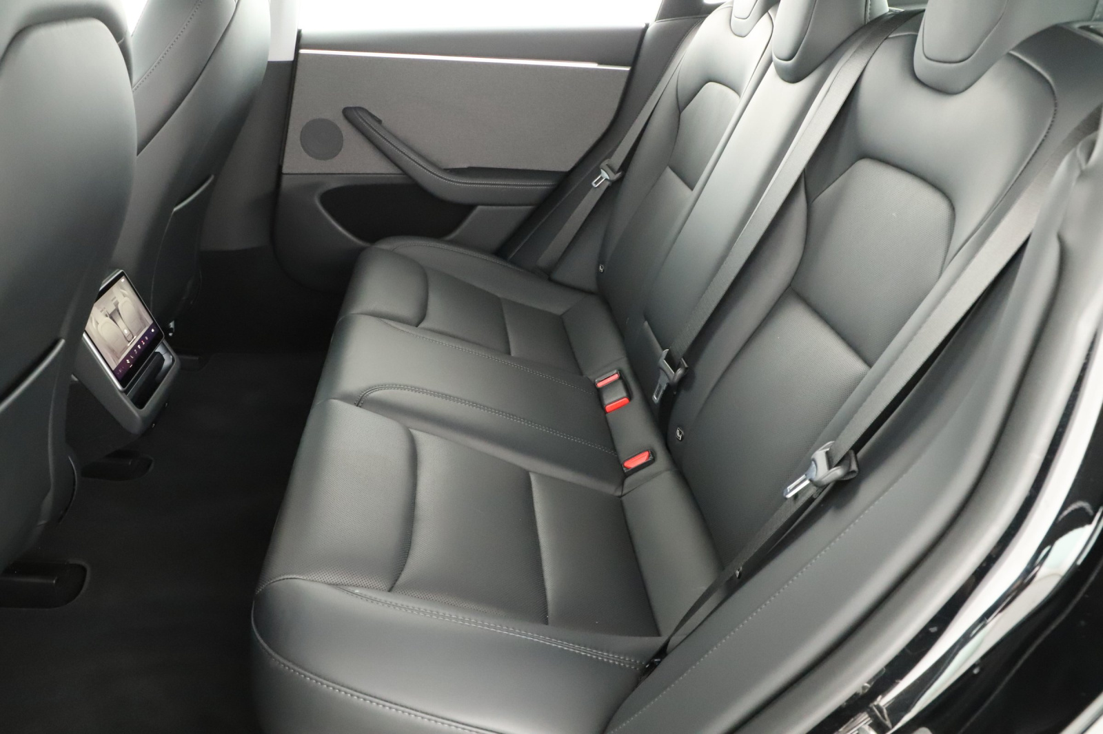 Tesla Model 3 Standard Range Plus – fotografie 15