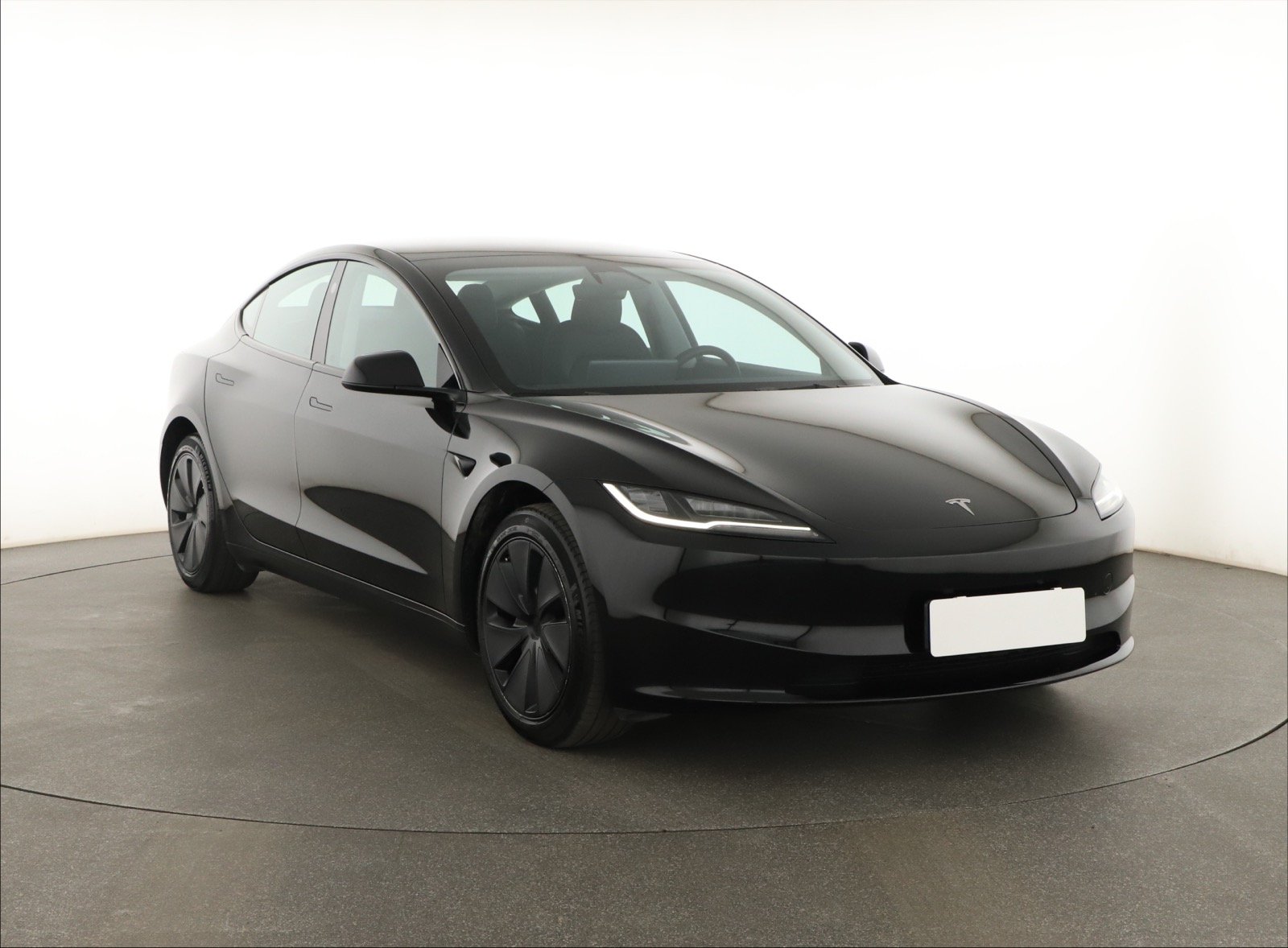 Tesla Model 3 Standard Range Plus – fotografie 1