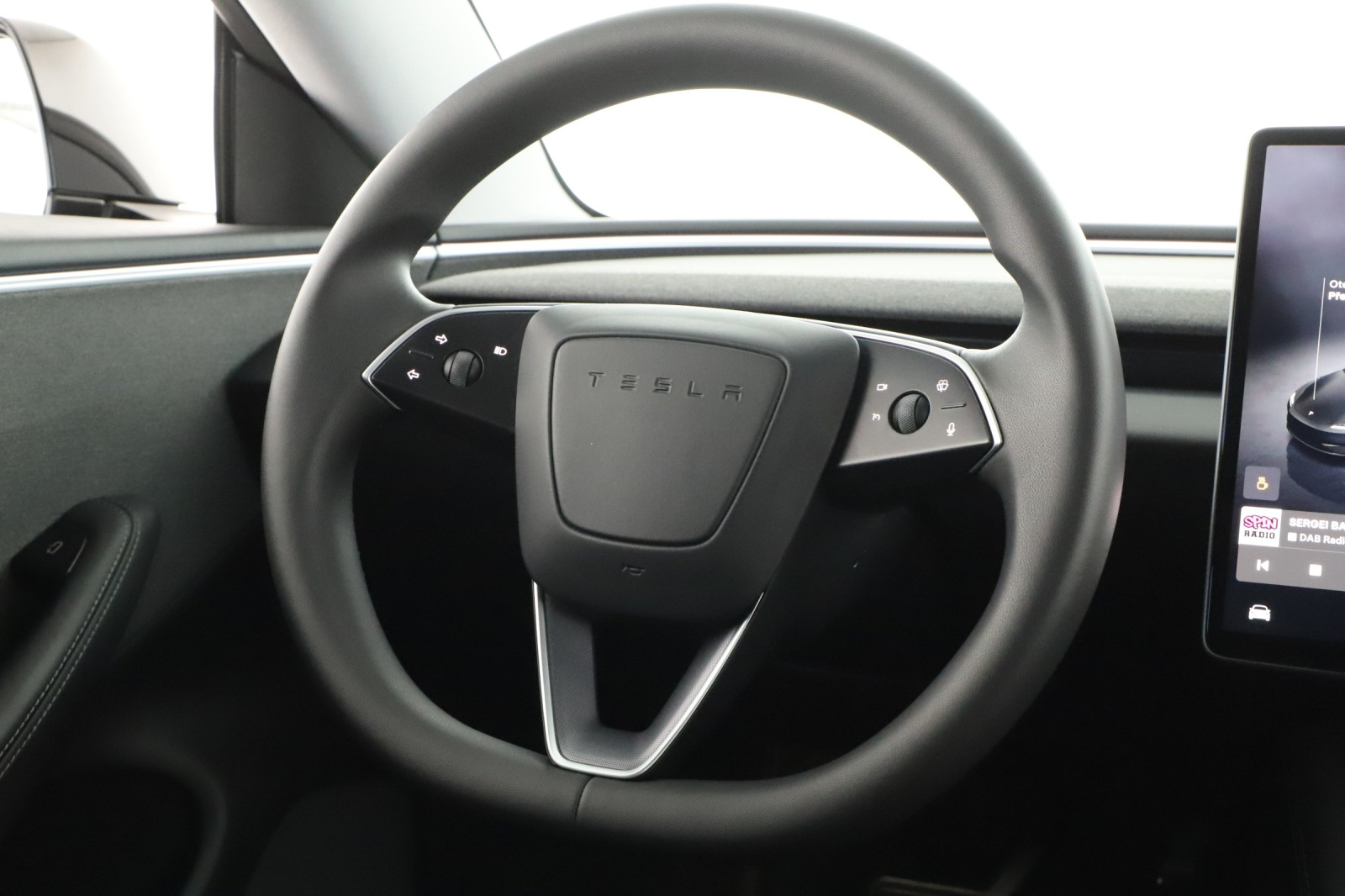 Tesla Model 3 Standard Range Plus – fotografie 17
