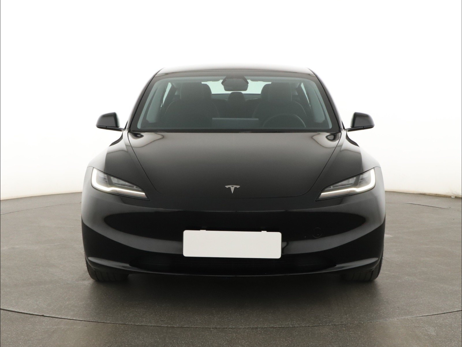 Tesla Model 3 Standard Range Plus – fotografie 2