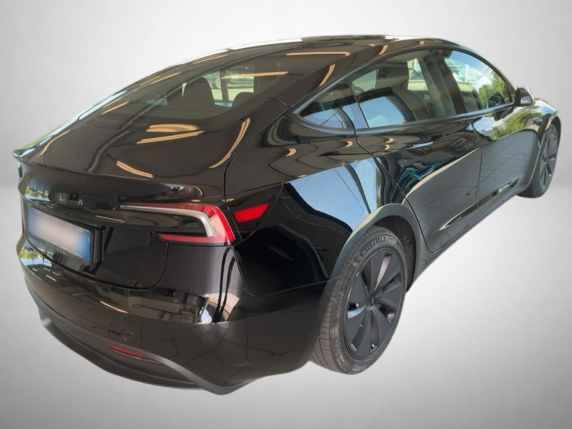 Tesla Model 3, 2024