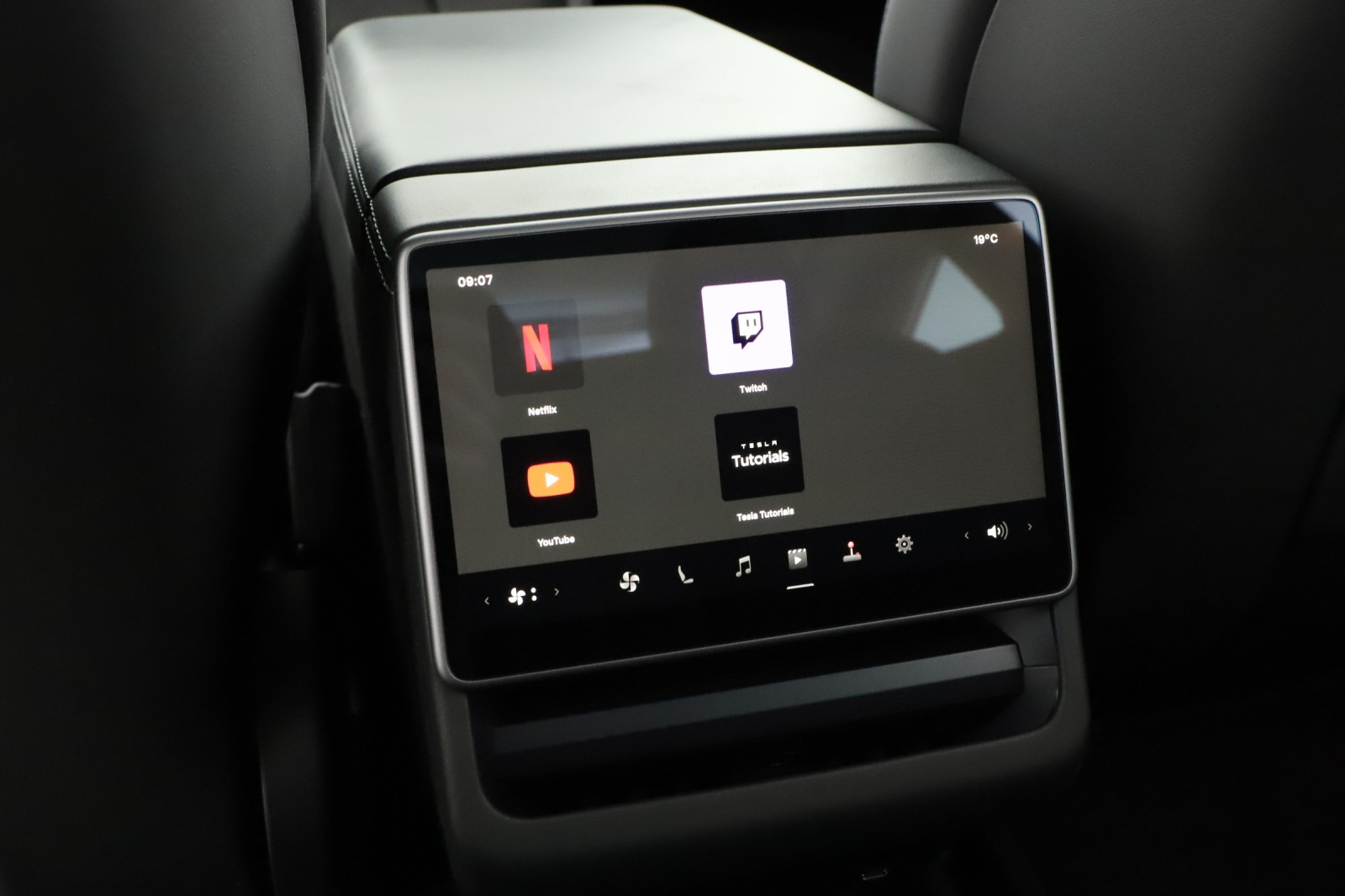Tesla Model 3 Standard Range Plus – fotografie 27