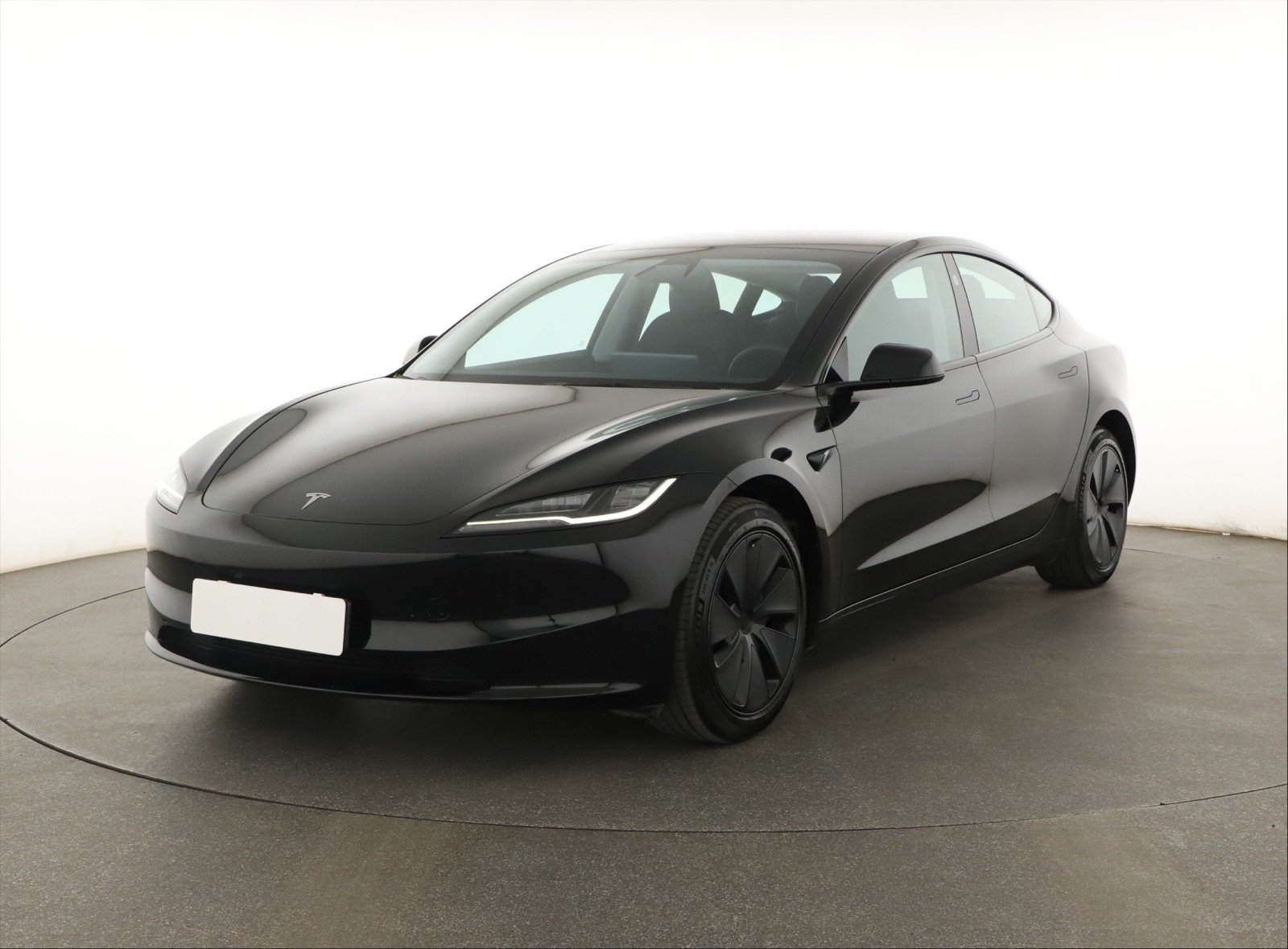 Tesla Model 3 Standard Range Plus – fotografie 3