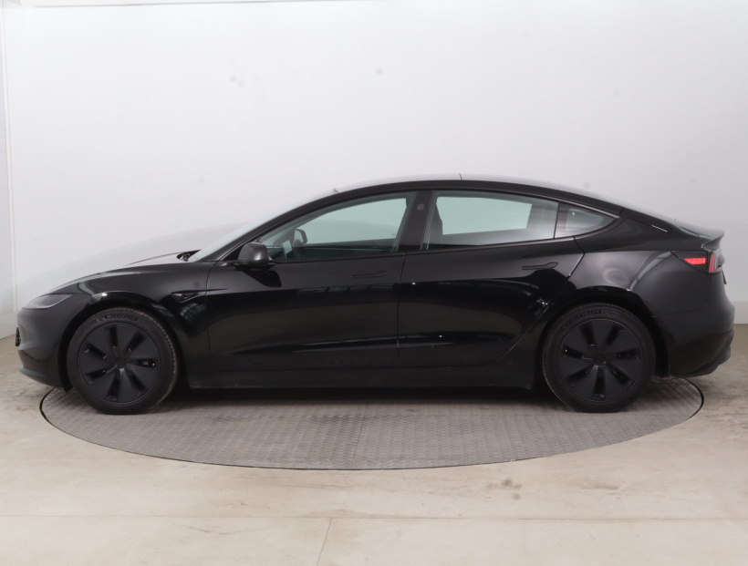 Tesla Model 3, 2024