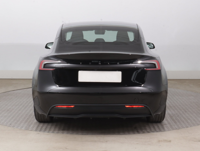 Tesla Model 3, 2024