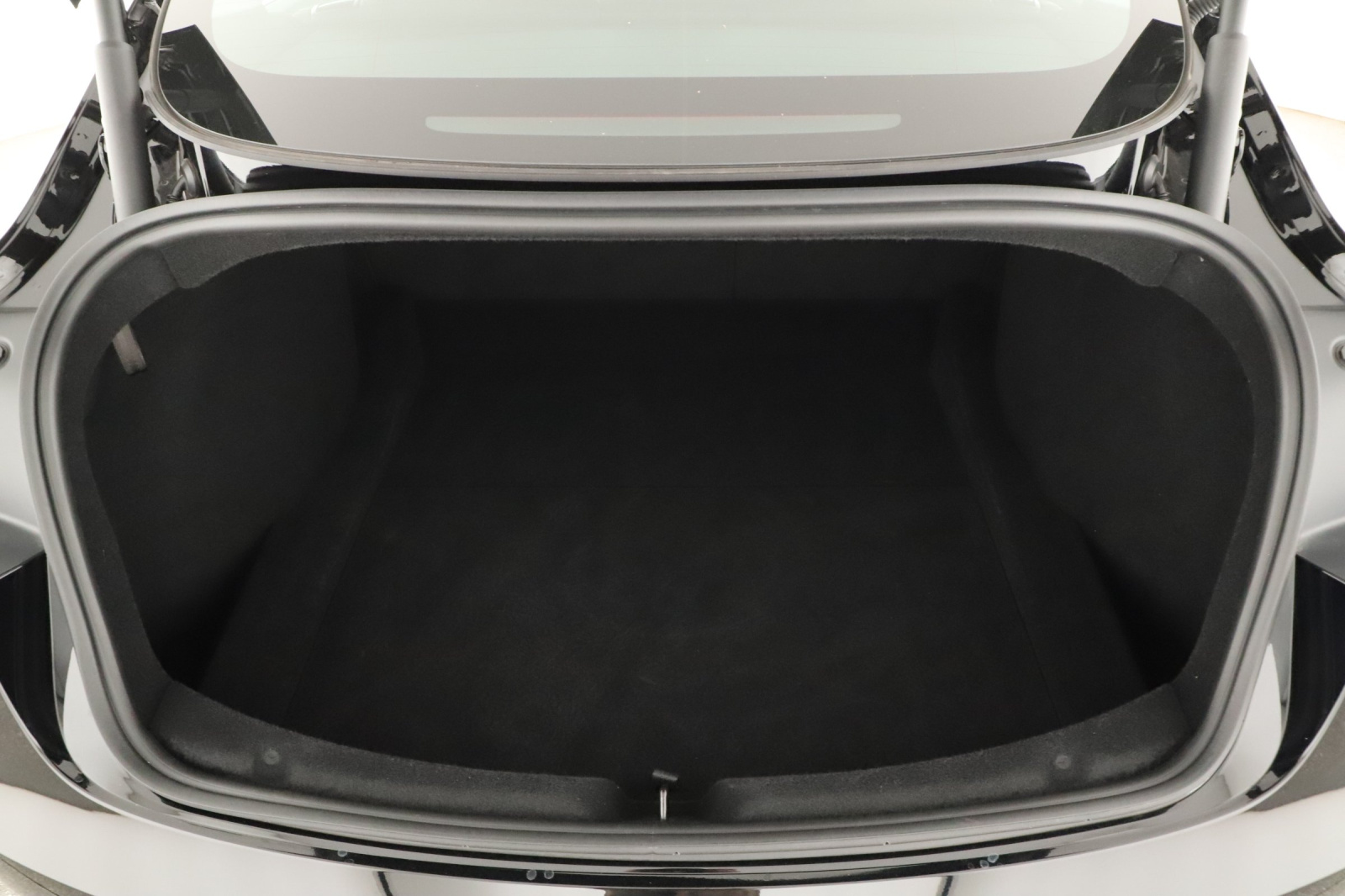 Tesla Model 3 Standard Range Plus – fotografie 28